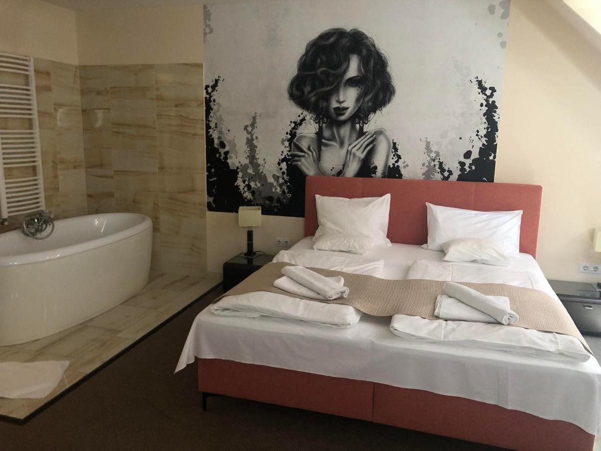 Hotel Brill Orosháza Esterno foto